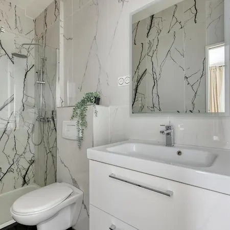 아파트 New And Quiet 1 Bdr Flat In The Heart Of 12